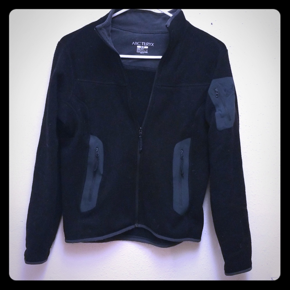 Black polartec Arc'Teryx polyester jacket